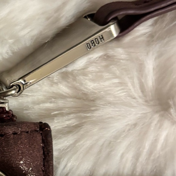Hobo Burgundy Wine Vida Soft Leather Wristlet & Dust Bag - Picture 3 of 9